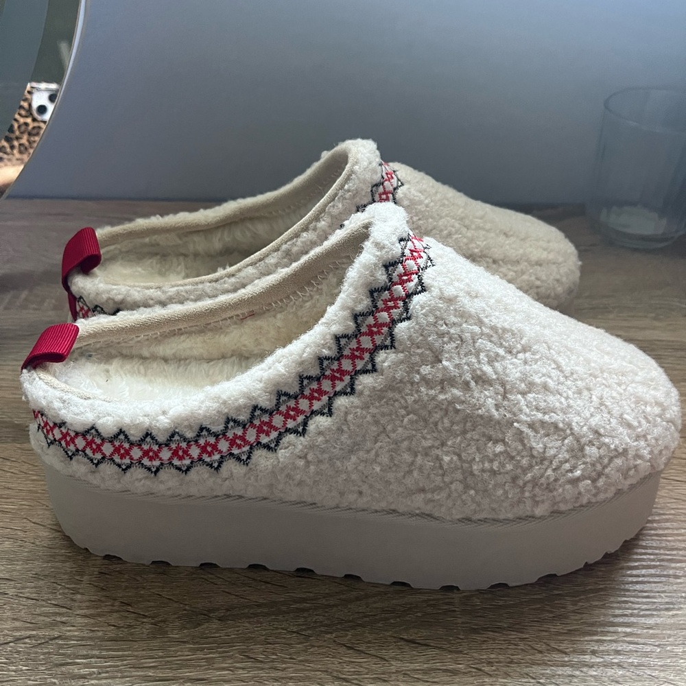 White Fox Boutique poppy snug boots beige size 8